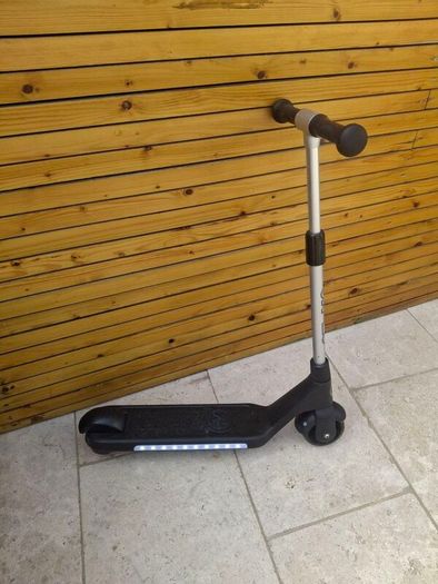 Zinc kids electric scooter