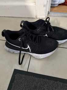 Nike react runners size 2.5