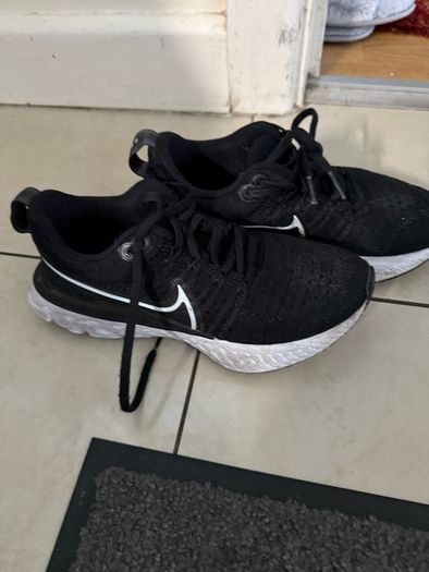 Nike react runners size 2.5