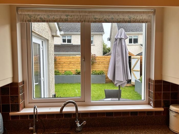 Window & roller blind