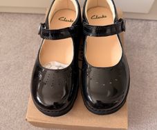 New Clarks school shoes UK9.5E