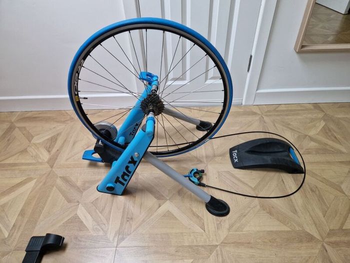 Tacx turbo trainer and wheel