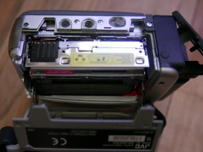 JVC GR-D247EK Handheld MiniDV Camcorder with charger Tested