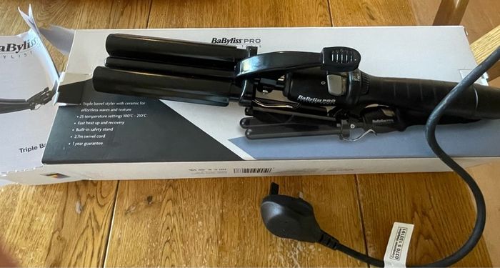 hair triple barrel waver.  Babyliss Pro.