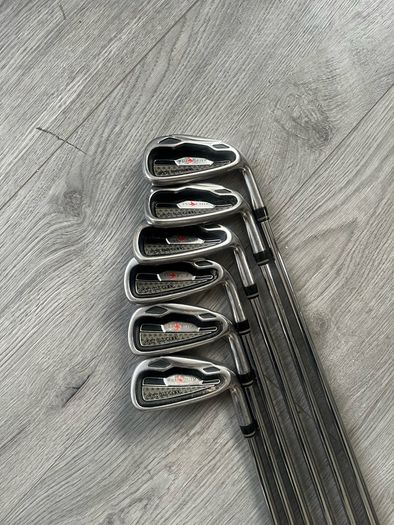Golf iron set