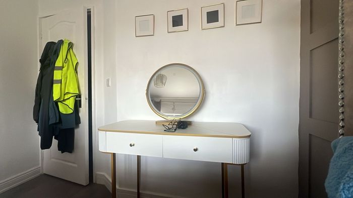 dressing table
