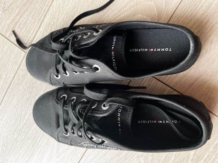 Tommy Hilfiger girl canvas trainers