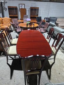 Extendable table +6 chairs