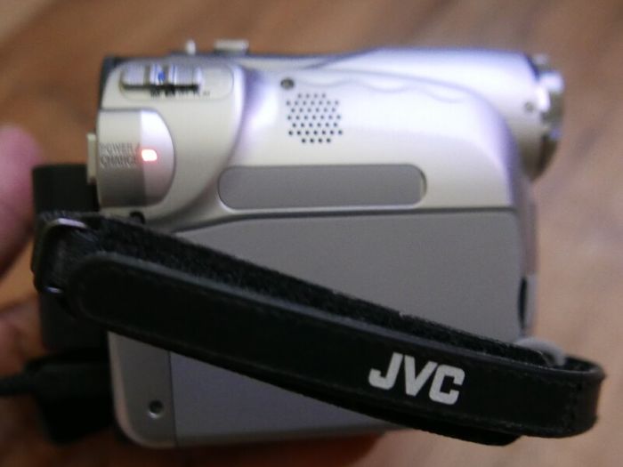 JVC GR-D247EK Handheld MiniDV Camcorder with charger Tested
