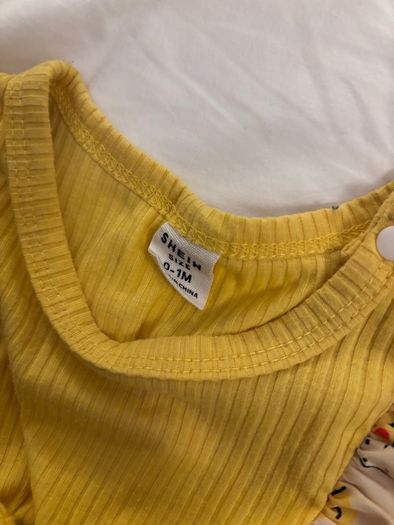 SHEIN Baby Girl 0-1 Month Bee Onesie Outfit