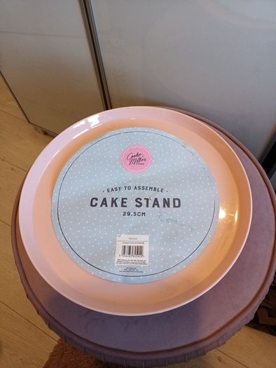 cake stand