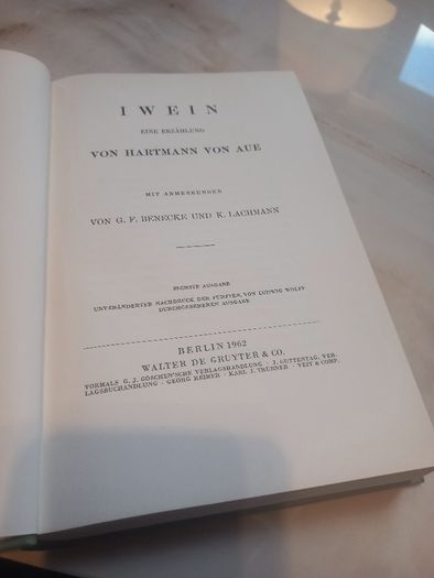 Hardback of Iwein poetry by Hartmann von Aue, in German, D18 post 8e