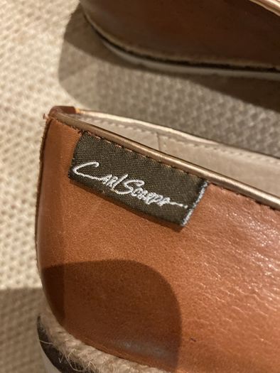 Carl Scarpa Tan Leather Loafers with gold trim and tassels- Size 38