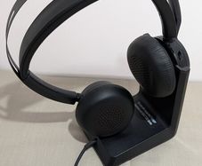 Wireless Headset Poly Voyager Focus 2 UC Wireless Headset  Complete Set with Charging Stand & BT700 Dongle (Mint Condition)