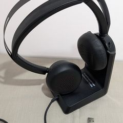 Wireless Headset Poly Voyager Focus 2 UC Wireless Headset  Complete Set with Charging Stand & BT700 Dongle (Mint Condition)