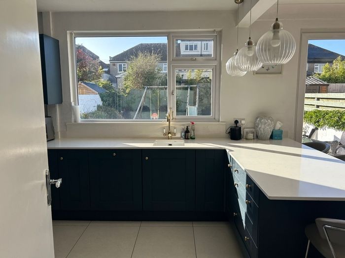 Kitchen with quartz worktop