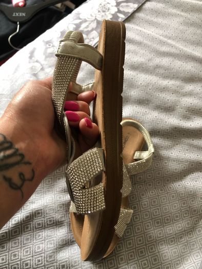 Ladies sandal size 5