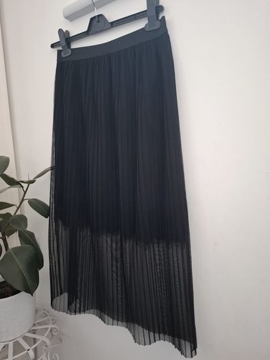 River Island black pleated skirt. Size UK10