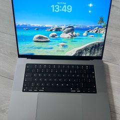 Macbook Pro 2021 16" M1 like new condition