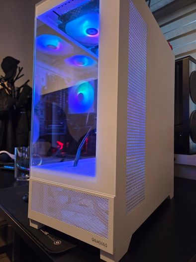 White Rgb Gaming Pc  Ryzen 5 5600 16gb Ram Rx 6700 10gb