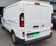 Nissan NV300 2021