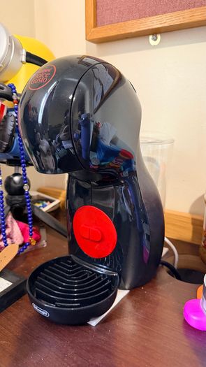 Dolce Gusto Capsule Coffee Machine, Black