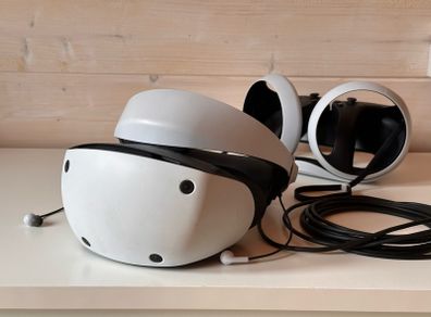 PSVR2 with official charging dock