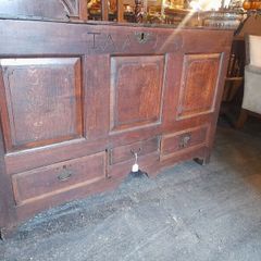 Antique Coffer / Mule Cest