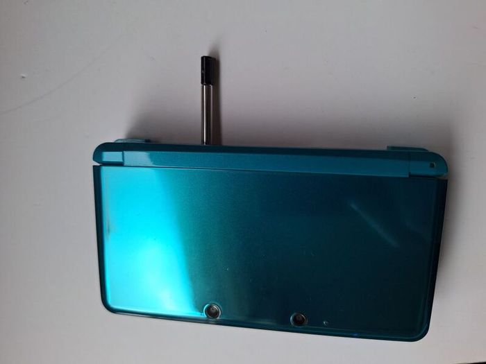 Aqua Blue Nintendo 3DS with games