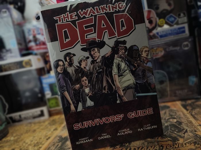 The Walking Dead: Survivors' Guide ! 2011 by Image Comics !