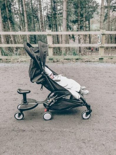 Yoyo Babyzen Yoyo Buggy, foot rest, rain cover and buggy board seat.