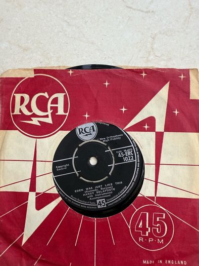 Vinyl bundle of 45rpm's including Cat Stevens, Gilbert O'Sullivan and Harry Belafonte