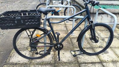 Riverside Hybrid Bike - Disc Brake, Mudguards, Rack & Large Basket