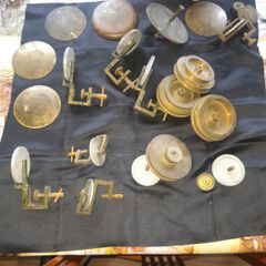 17 Old Pulley Wheels and 5 Plates, alot are brass