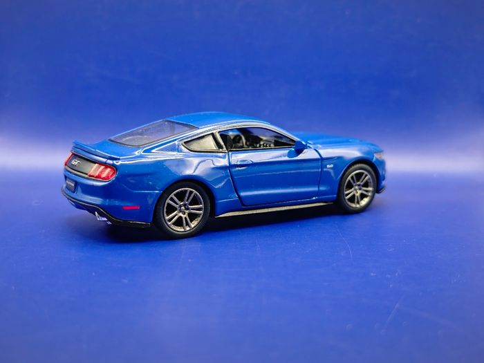 Kinsmart 2015 Ford Mustang GT, new, mint.