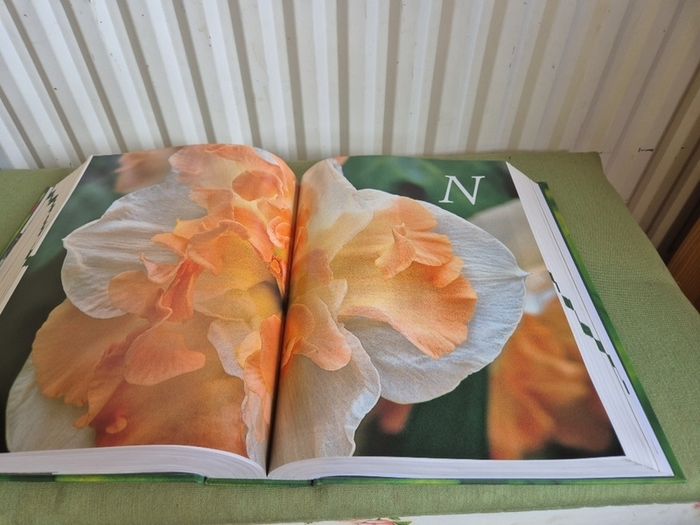 Flora The Gardener's Bible with CD