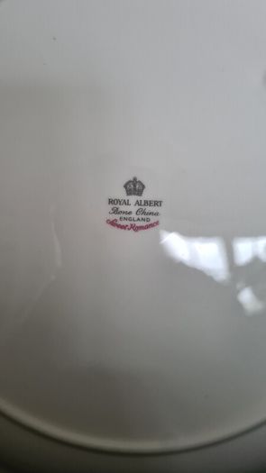 Serving plate Royal Albert Sweet Romance Handled Cake Plate
