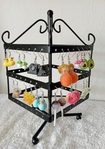 Earring stand plus earrings C