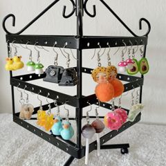Earring stand plus earrings C