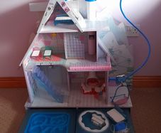 L.O.L Surprise! Winter Disco Chalet Doll House