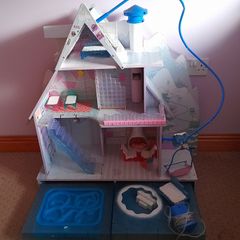 L.O.L Surprise! Winter Disco Chalet Doll House