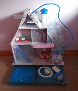 L.O.L Surprise! Winter Disco Chalet Doll House