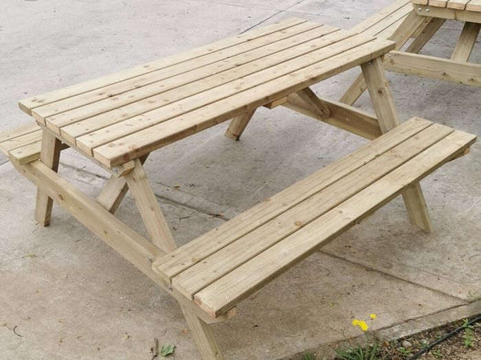 picnic bench