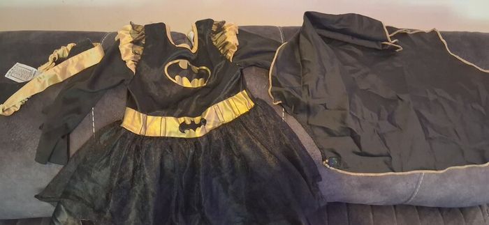 kids costumes  please read add they will fit 2 to 3 3to4
