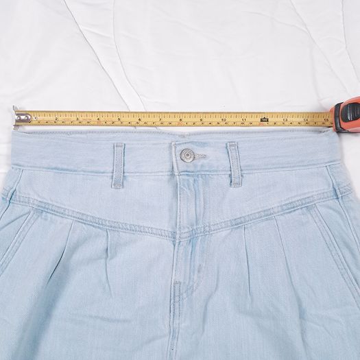 Levi's Light Wash Blue Denim Pleated Featherweight Mini Skirt 12UK/40EU