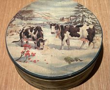 Vintage Round Biscuit / Cake Tin