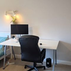 Height adjustable sitting desk