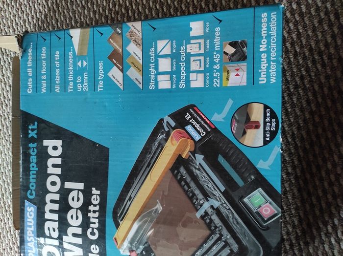 Plasplugs Compact XL Diamond Wheel Tile Cutter (Wet Saw)
