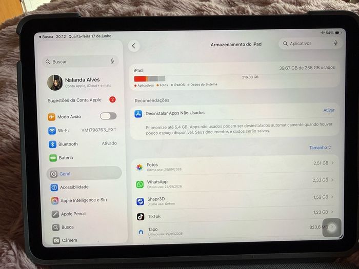 Ipad Air 5 generation 256gb with logitech keyboard