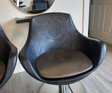 Salon chair